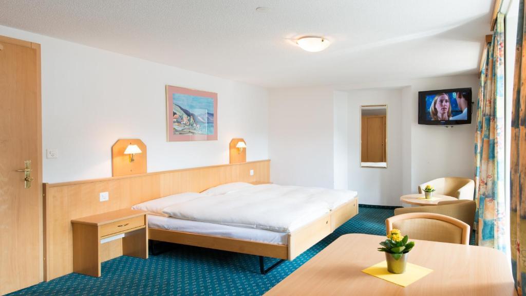Hotel Portjengrat Saas-Almagell Quarto foto