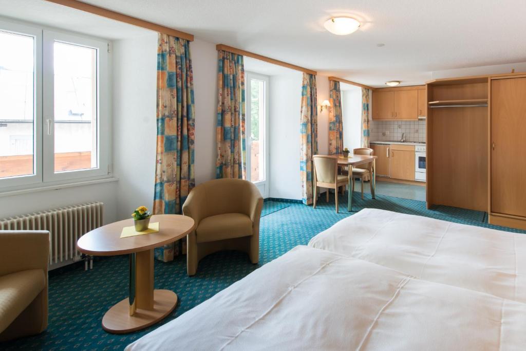 Hotel Portjengrat Saas-Almagell Quarto foto